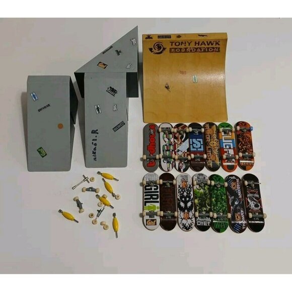 Tech Deck Lot of 14 Boards & Accessories & Ramps - Tony Hawk Skateboarding - Picture 1 of 13